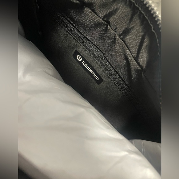 Lululemon City Essentials Shoulder Bag - Picture 6 of 9